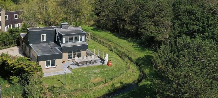 Child Friendly, 5 bedrooms, 2 bathrooms, 3 Toillets, Sauna, large garden テセルのホテル