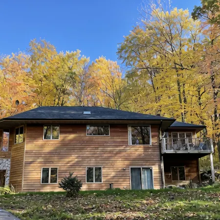 Secluded Mid-Century 10 minutes from Devils Lake State Park, Baraboo & skiing