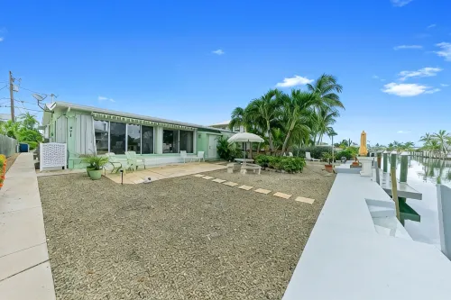 Key Colony Beach House with Cabana Club membership - Homestays