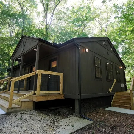 Valley Overlook - Cozy Cabin near Blossom Music Center, 1BR - Peninsula, Ohio