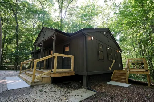 Valley Overlook - Cozy Cabin near Blossom Music Center, 1BR - Peninsula, Ohio - Alphydda