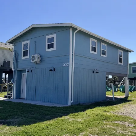 Comfy Coastal Cottage One