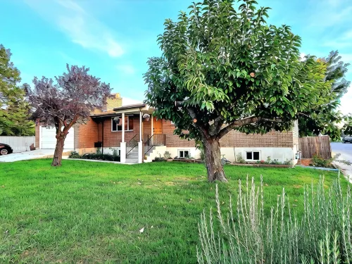Gorgeous Island-Themed Retreat Sleeps 30 in Orem, UT!