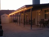 Large Home 3/3 plus Bonus Rm, 14' Pool & Jacuzzi, close to Downtown Joshua Tree