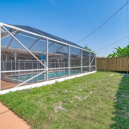 MODERN HOME WITH HEATED POOL! CLOSE TO SAWGRASS MILLS MALL! FLEXIBLE CHECK IN