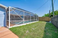 MODERN HOME WITH HEATED POOL! CLOSE TO SAWGRASS MILLS MALL! FLEXIBLE CHECK IN