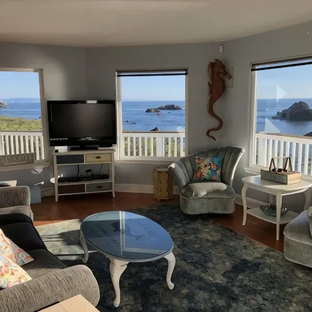 Ocean's Edge-Ocean front home!!!!