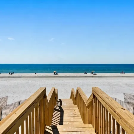 Turtle Crawl — Dog-Friendly · Gulf Beach Townhome · Sleeps 8