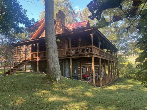 Lake View Lodge - Beautiful Year Round View of Center Hill Lake and Marina - 3-Star