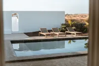 An architectural oasis with large swimming pool, along a breath-taking scenery. - ヴィラ