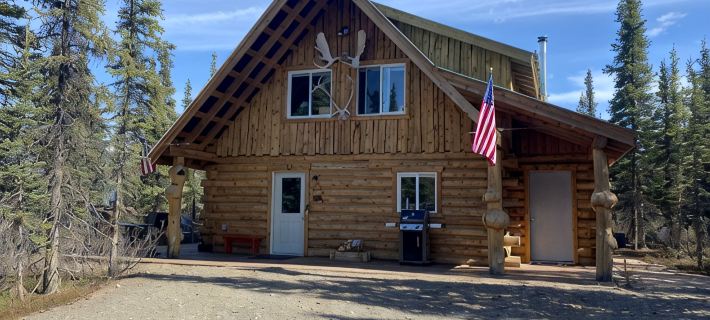 Log House on Denali Airstrip at Mile Post 229.5 of the Parks Highway. デナリのホテル