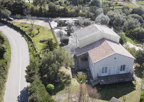 House near st Florent - 民泊