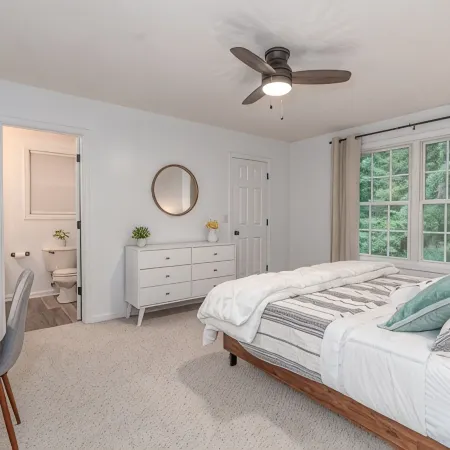 Spacious 4Br Gameroom, Fire Pit, Large Deck, Stocked Kitchen, Workstations