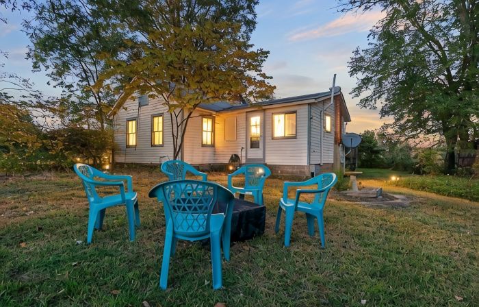 Country Cottage with Modern Amenities