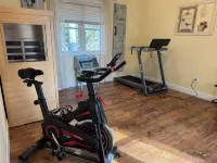 Red Rooster Retreat,Hot Tub+game area+firepit & LRG deck w/amazing Mountain View - Gym