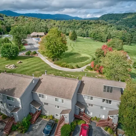 4BR/4Bath Townhome w/AC, Walk to Ski, Golf, Tennis, Hiking and More!