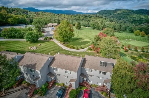 4BR/4Bath Townhome w/AC, Walk to Ski, Golf, Tennis, Hiking and More!