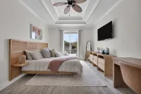 Luxe Pool Oasis - One Block to the Beach - Wifi