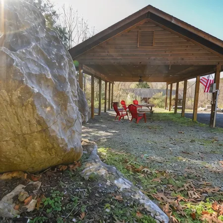 Cabin 115, Luxury 6 bedroom, 3 bath cabin minutes from Downtown Lexington!