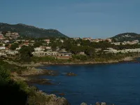 studio in quiet and sunny property near the sea. - Homestays