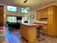 Stunning River-Side Cottage with Fire Pit! - 3つ星