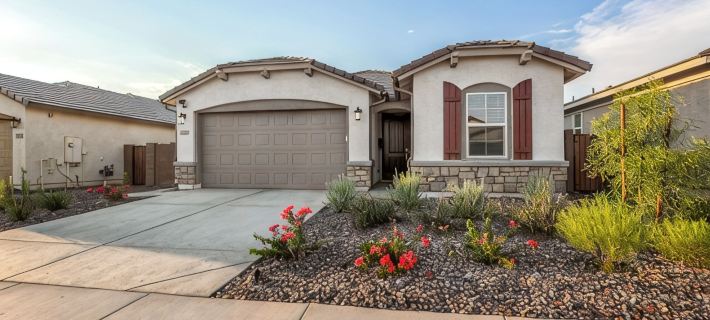 Modern Elevated Retreat: 3-bedroom New build home in Maricopa Hotels in Maricopa