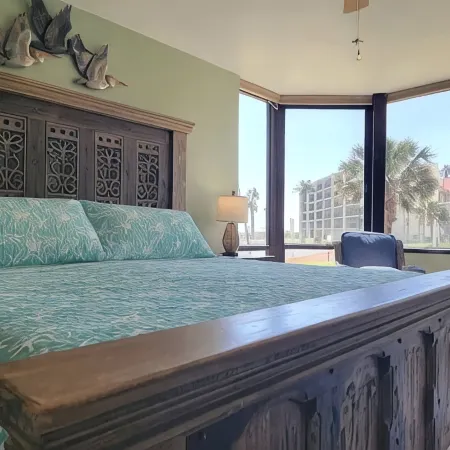 Beachfront Hotspot - New Furnishings - Pool - 1st Floor