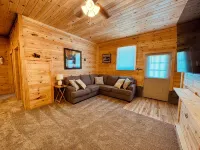 New Custom Designed Country Dwelling Close to Town - Homestays