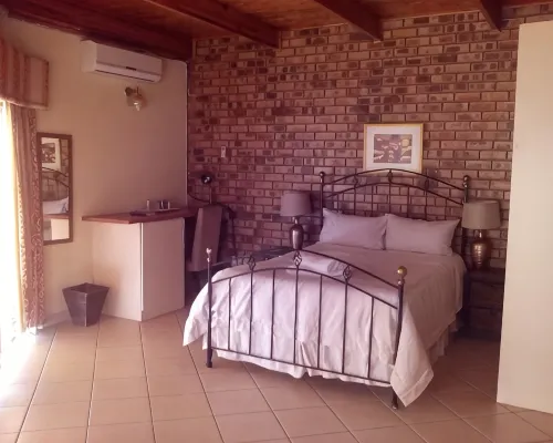 Thabiso Guesthouse Hotels near Waltloo Train Station