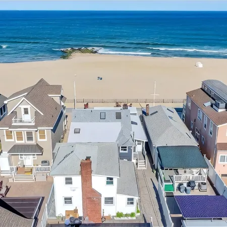 Beautiful condo steps away from the beach in Manasquan