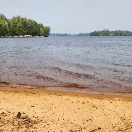 Cozy cabin just steps away from Upper Post Lake. Pet friendly with a small fee!