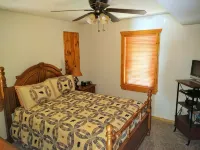 Cozy Maggie Valley Cabin near Cataloochee Ski Area, withhot tub. Bikers Welcome - Chalets