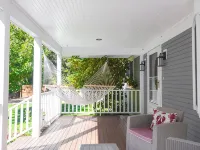 Relax by Oak Bluffs Harbor, enjoy your 3-bedroom East Chip retreat Hotels in Oak Bluffs