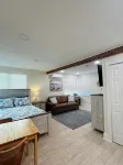 Newly Renovated Madeira Beach Studio Cottage