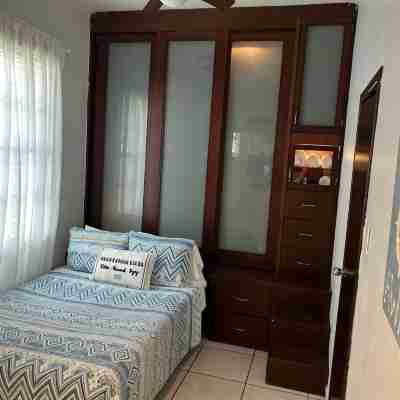 Charming Apartment w/Pool. Just walking minutes from the Beach and Restaurants. Rooms