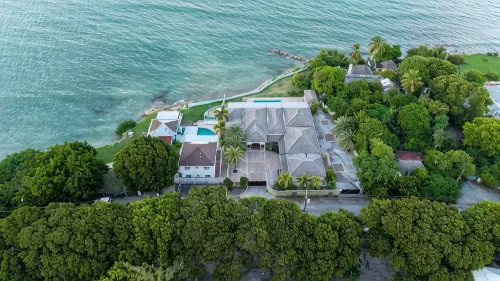 Turtle Cove House by le Haus