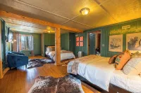 Large cabin-Game Room,Hot tub,Kid Friendly - Chalets