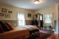 Solomon Ely Homestead - Charming Pittsfield Stay - 3-Star