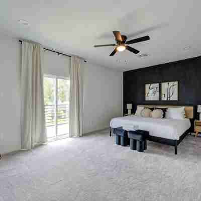 Spacious 5-bedroom 7 beds house with WiFi, AC in charming Houston Rooms