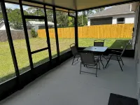 Spacious 4-bedroom house with AC, WiFi in wonderful Palm Bay - Wifi