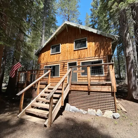 Charming 3BR Getaway /10 min to Donner Lake /BBQ /Hikes /Board Games /Fireplace