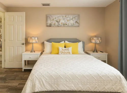 Modern Retreat, 9 Mins to Beach, Fast Wi-Fi