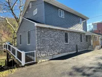 Riverfront 3-bedroom house - Homestays