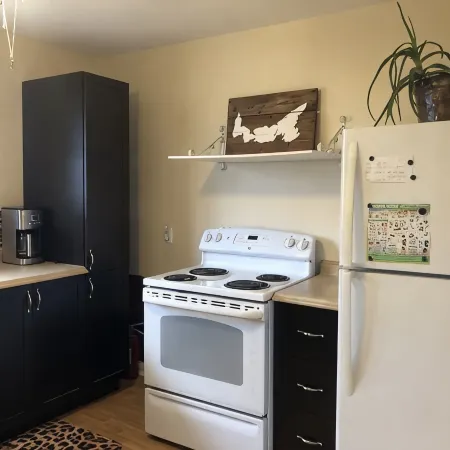 Downtown walkable to restaurants, bars public transportation and the waterfront.