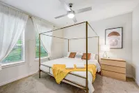 Luxe Poolside Condo, King Bed, Near Mayo Clinic, St Johns Town Center & Beaches - Condos