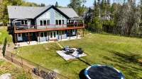 Thunder Bay Retreat, beautiful property with trails. Close to all anemnities.