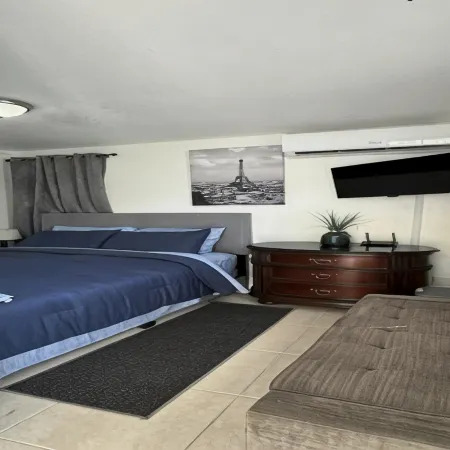 Charming 1-bedroom house in terrific Delray Beach with AC