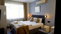 Front Door Suites - Bed and Breakfasts
