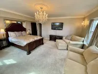 Huge condo in historic hotel near Lake Michigan/Parks/Festivals w/parking - 뷰