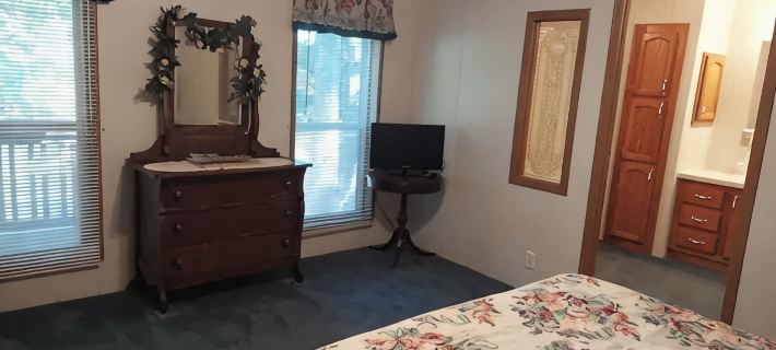 Located in between the entrances to Bennett Springs State Park on Highway 64 Hotels in Laclede County
